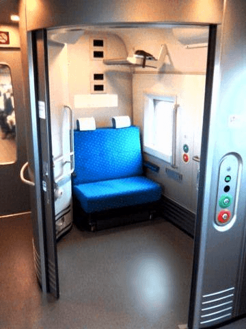 N700系新幹線の多目的室