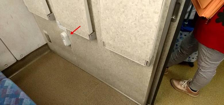 700系新幹線のコンセント